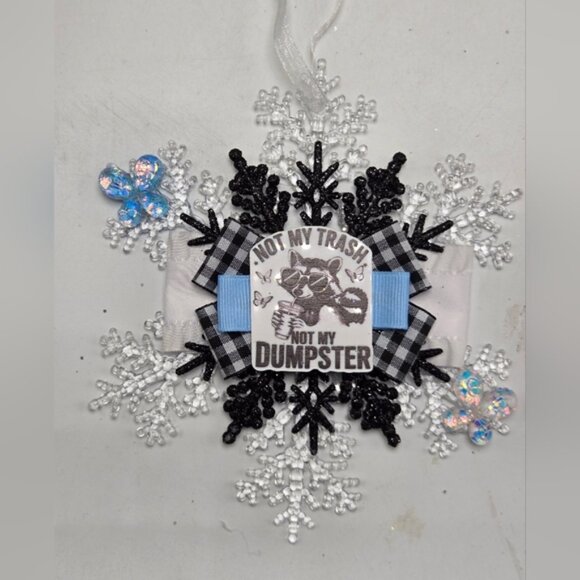 NWT Not My Trash Not My Dumpster Ornament Snowflake Raccoon Comedy Humor Holiday - Picture 2 of 4